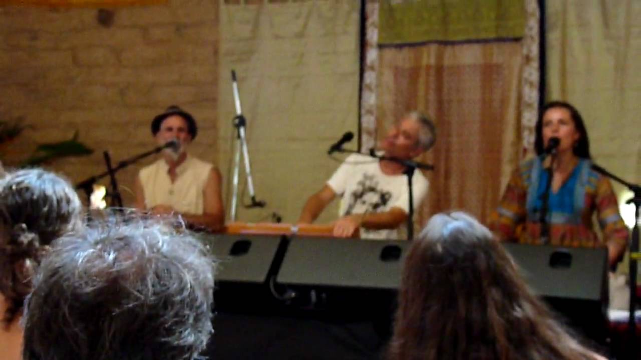 Jai Uttall in Mullumbimby Kirtan Workshop Feb 2010  Hari Bol