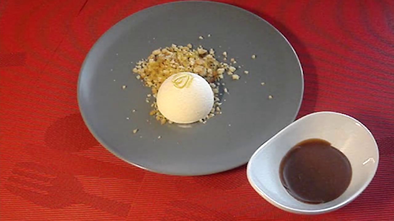 Semifrio de Mel com Crumble de Limão / Honey Semifreddo with Lemon Crumb