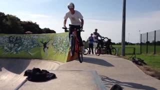 Saughton skatepark slomo 3 one hand