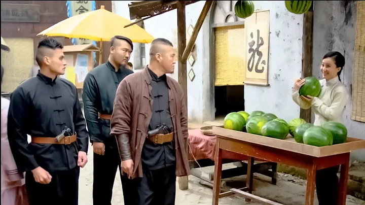Gang boss refused to give money to buy watermelon, and was beaten by girl - DayDayNews