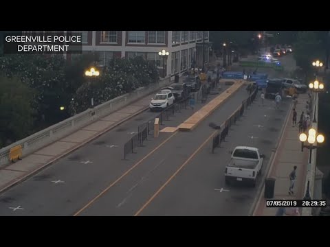 broadcast Watch: Woman carjacks SUV after throwing snake at driver