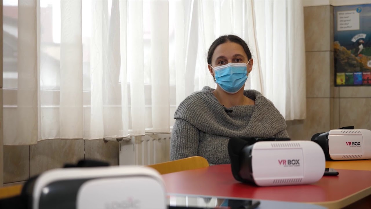 Profesoara din Sânpetru, care predă fizica cu roboți, ochelari VR și imprimante 3D