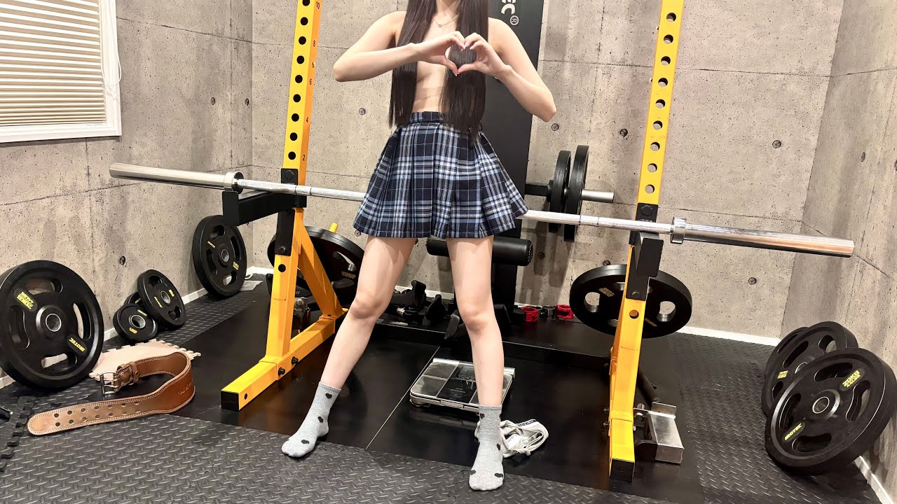 筋トレ女子の成長記録だぞっ！登録10万人だぞっ！