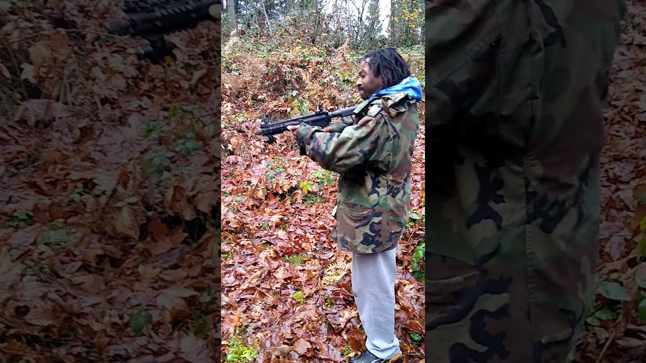 Shooting AR-15 Pistol auf YouTube ansehen Shooting AR-15 Pistol auf YouTube ansehen