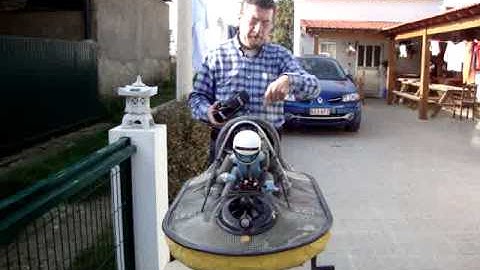 RC model hovercraft 20 years -camoesas-ovarcraft.com.MPG