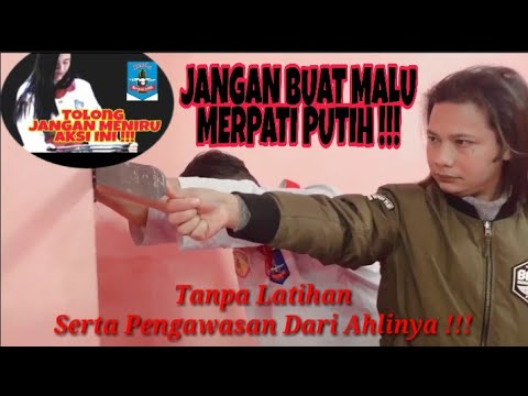 Tanpa guru dan pembina, jangan meniru dan melakukan latihan ini. Perguruan seni bela diri tangan kos. 