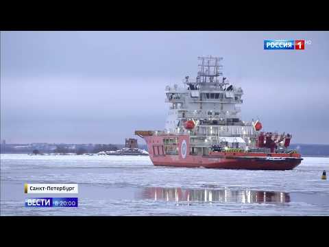 Арктический ледокол прошел в центре Санкт Петербурга