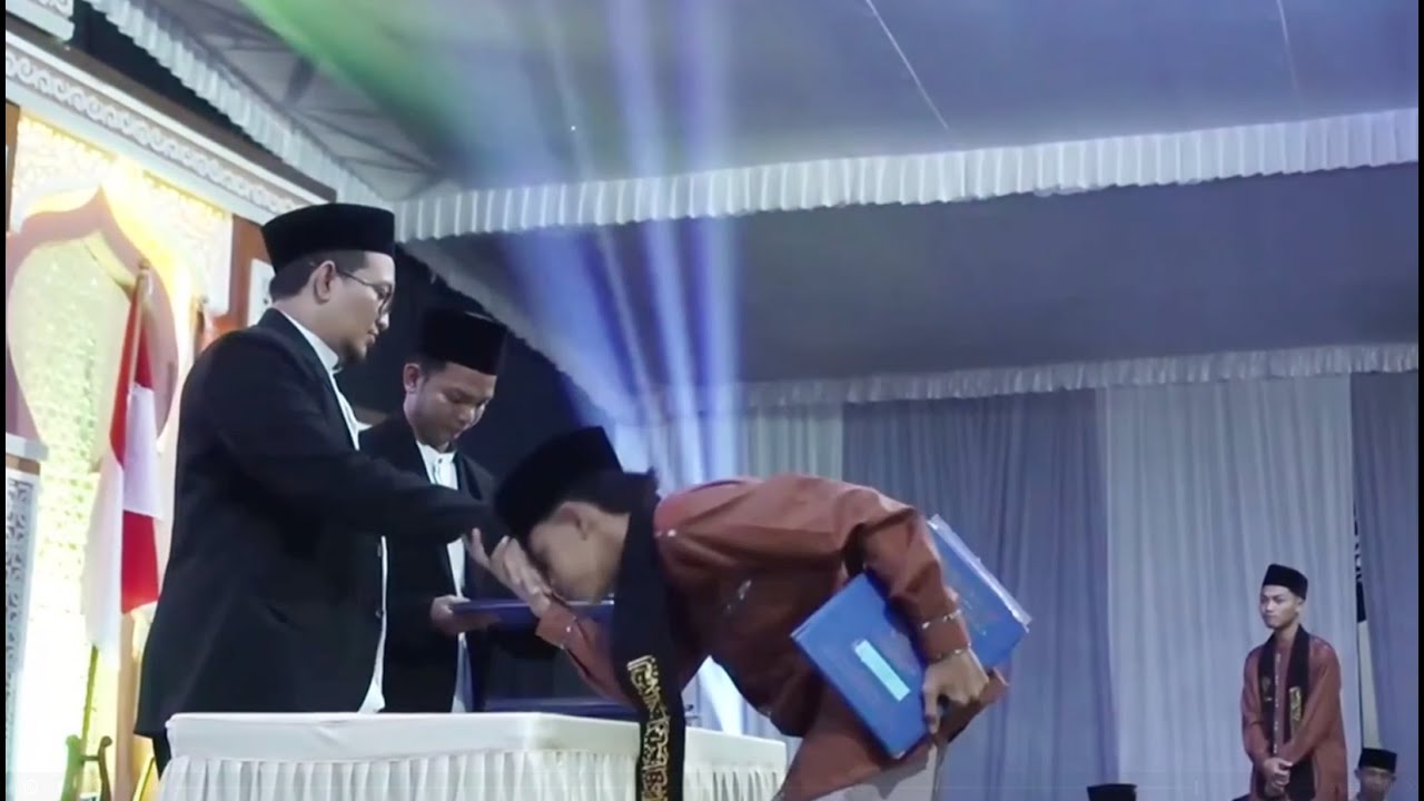 PROSESI WISUDA - HAFLAH SMP ISLAM, MA DAN SMK SUNAN BEJAGUNG TAHUN 2025
