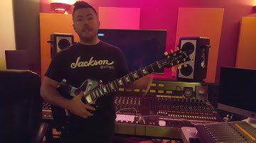 GIBSON LES PAUL GUITAR TUNES ITSELF! G-FORCE SELF-TUNING SYSTEM VIDEO