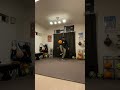 足の上でボールコロコロトリック