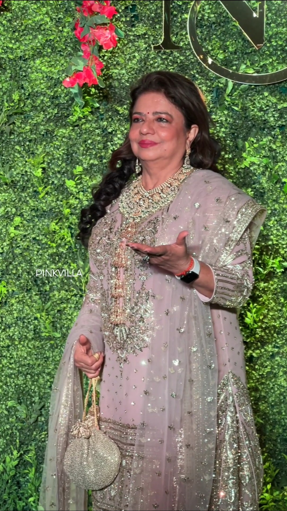 Madhu Chopra Arrives For Son SIDDHARTH'S Mehendi Function ? | #shorts #bollywood #wedding #trending