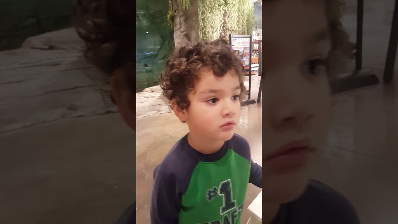 Looking mommy it looks like Washingtoninside a store