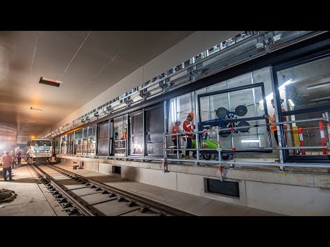 Sydney Metro: Platform screen door instillation