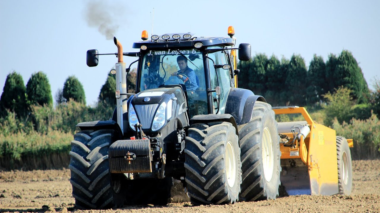 Dozing with a New Holland T7050 Black Power with BOS GIGA- schuifdozer + GREAT SOUND