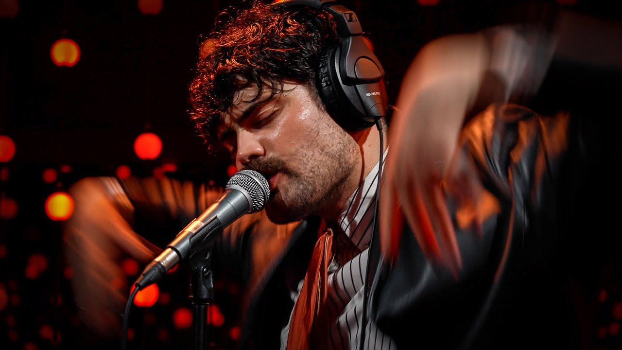 Model/Actriz - Cinderella (Live on KEXP)