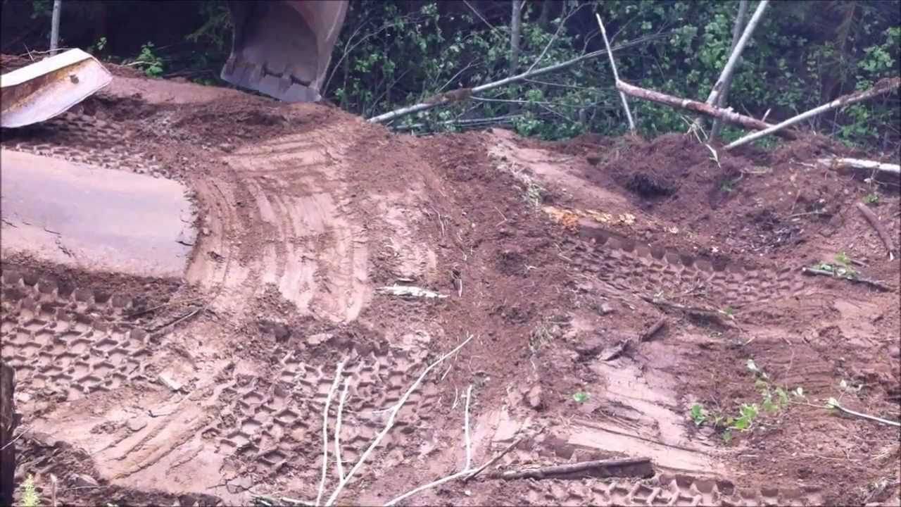 Volvo BM 6300 putting gravel in wood