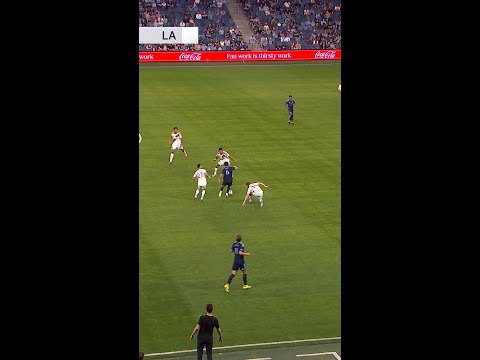 Calvin Harris puts Sporting up 3-0!