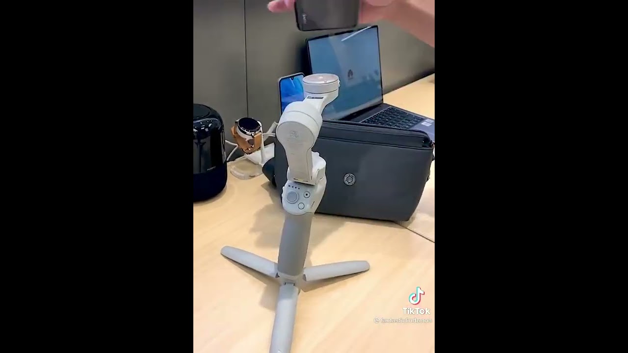 DJI OM 5 Gimbal Mobile with 3 Axis Stabilizer and 6.4 hours of operation Athens Gray