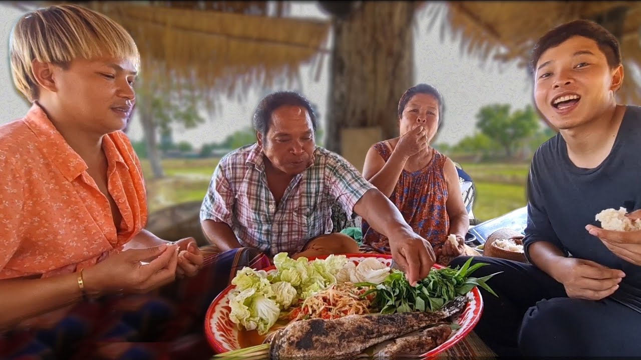 ย่างปลาช่อนตัวใหญ่ๆ กินกับส้มตำ ทำเถียงนาใหม่ที่ปลายนา | อร่อยนัวร์