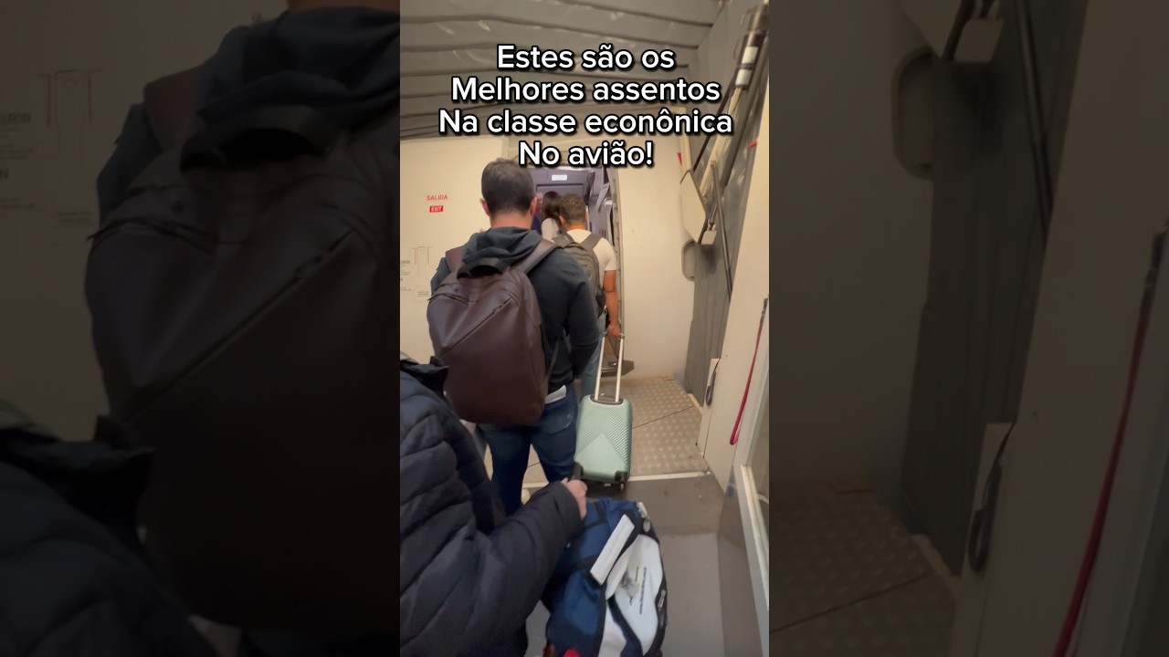 Assento de classe econômica com quase espaço de uma primeira classe