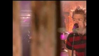 Sum 41 - Walking Disaster (Live @ MTV 