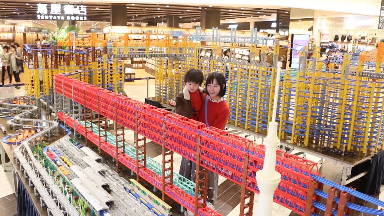 A huge diorama is currently being displayed at AEON Mall Makuhari