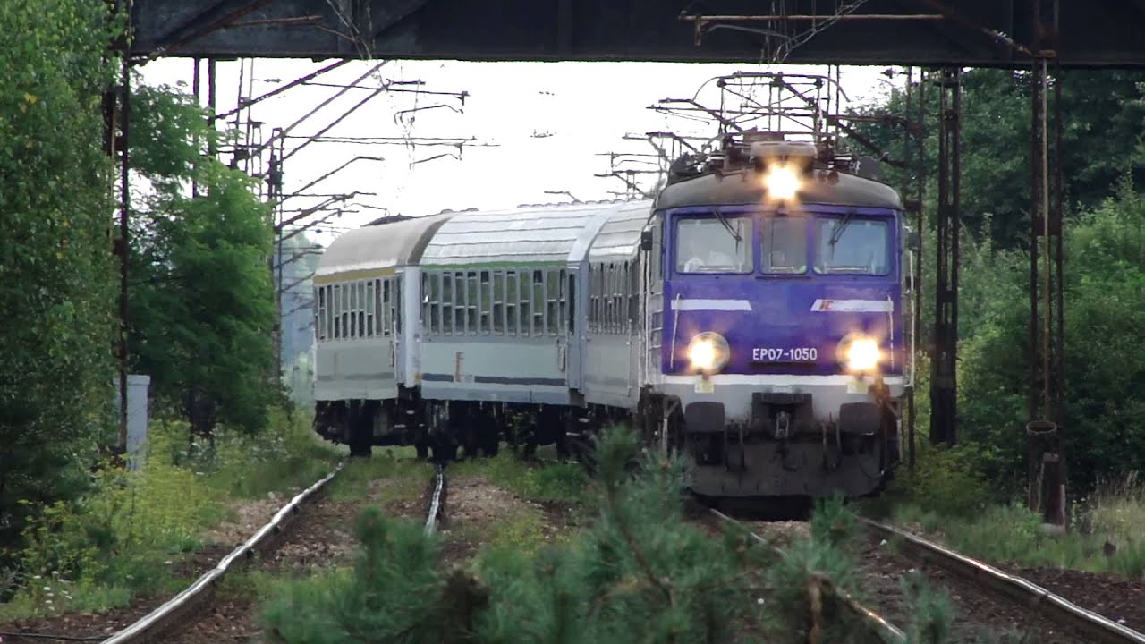 /KOLEJOWY HUMOR/. -  Zrezygnował - woli jechać pod prąd  ;D