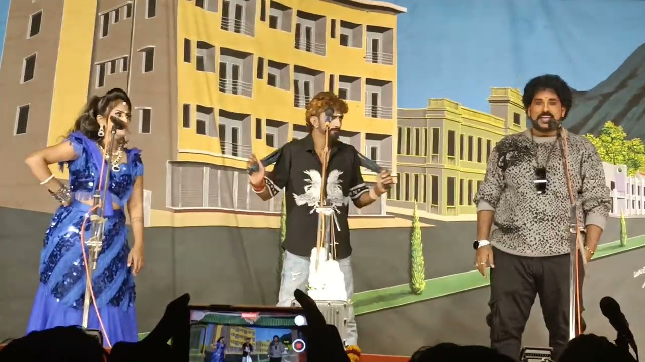 ವೇದಿಕೆ ಮೇಲೆ ಸೌಂದರ್ಯ ಬದಾಮಿ ಮದುವೆ ಆಯ್ತು ಜೂನಿಯರ್ ರವಿಚಂದ್ರನ ಜೊತೆ 🥳💐 #natak #comedy #comedymusic ♥️💐🫶🏻