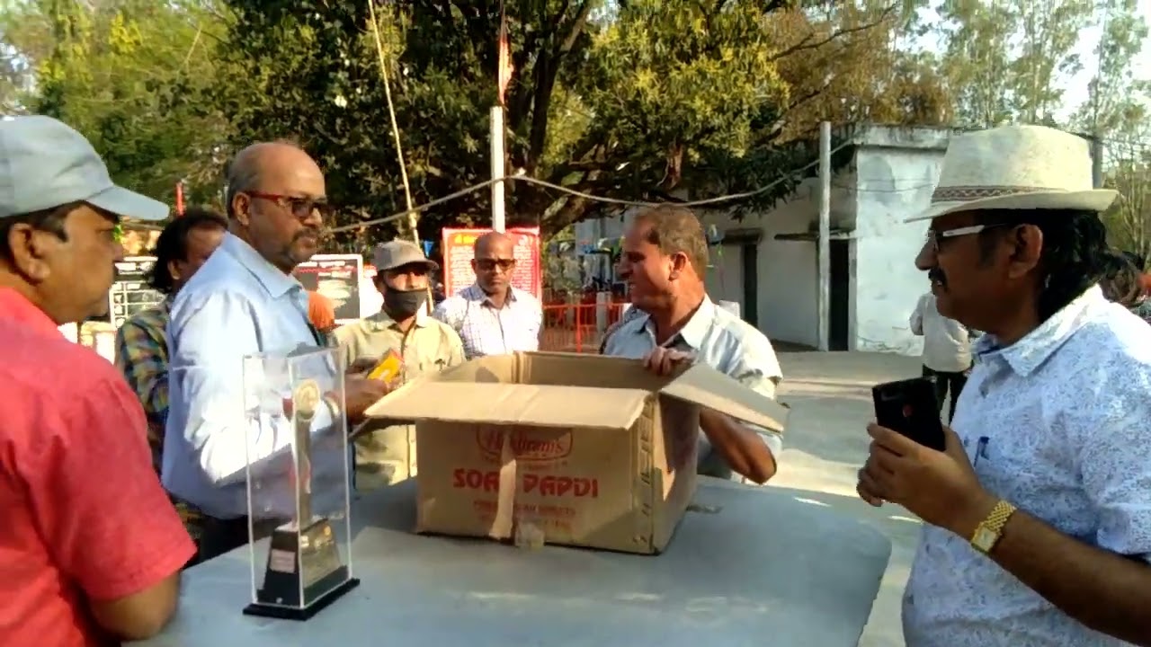 SWEET DISTRIBUTION CEREMONY FOR SAFETY AWARD.