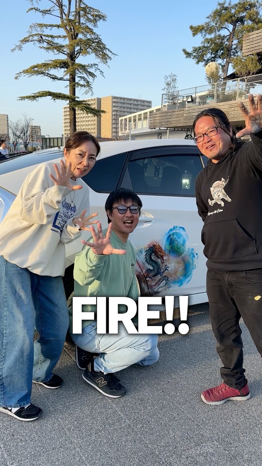『コロボックルさんへ』スプレーアートエデンさんの作品です Painting on a car leads to an amazing outcome! 🔥 #SprayArtEden