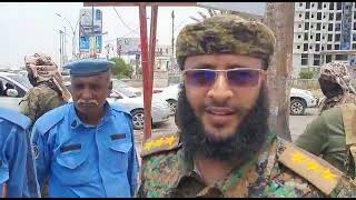 #شاهد بالفيديو.. القائد كمال الحالمي يعتقل مواطن اعتدى على رجل مرور بعدن