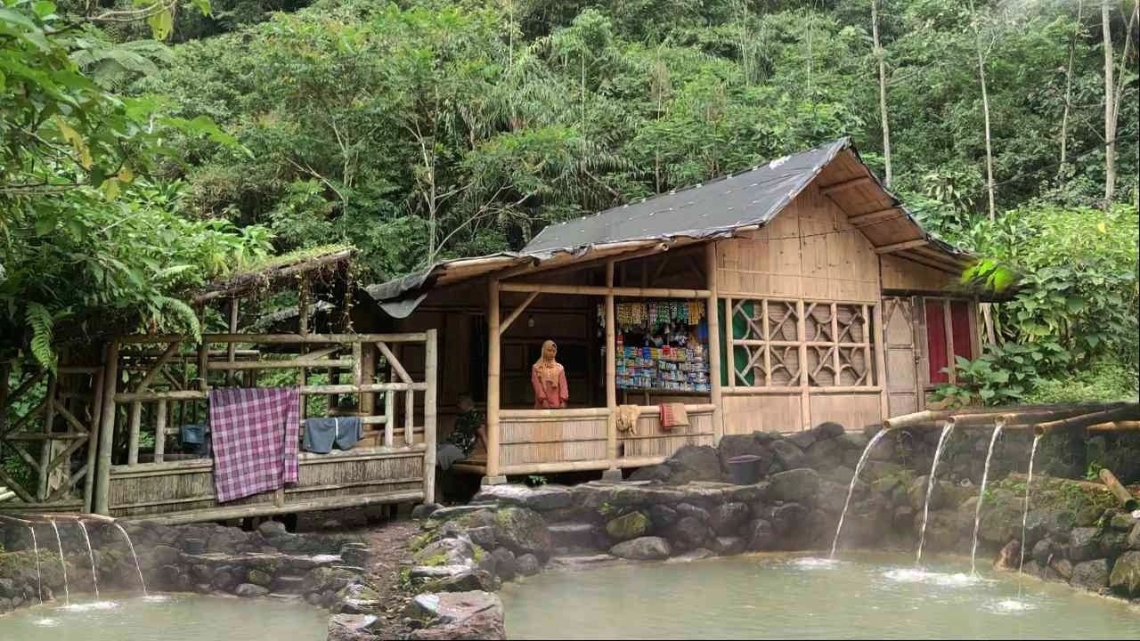 Kaget.. Nekad Buka Warung 24 Jam Sendirian Di Tengah Hutan Jauh Kemana-mana.