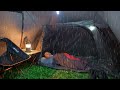 Camping solo sous la pluie  bruine dtente dans la fort de pins pendant la nuit