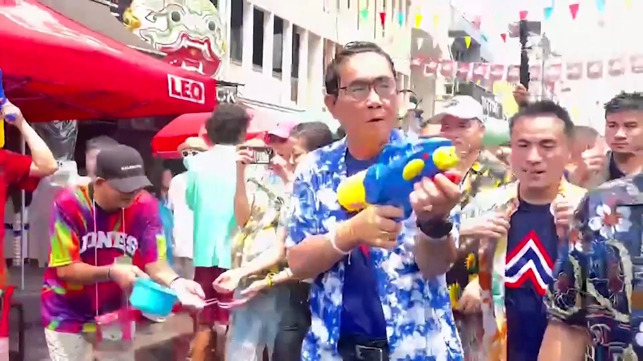 Thai PM gets soaked at Songkran festival