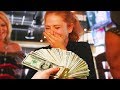 Un homme donne 1000€ à une serveuse, elle se met à pleurer... (•_•)