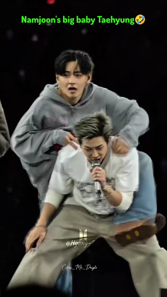 Namjoon giving Taehyung a Piggyback Ride😭💜 Stanford Concert D2