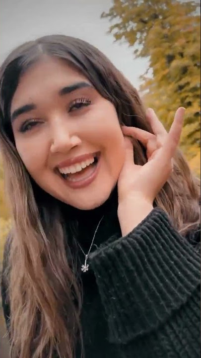 Kirish yolida silkitishni yaxshi koradigan yigitning videosi Kirish yolida silkitishni yaxshi koradigan yigitning videosi