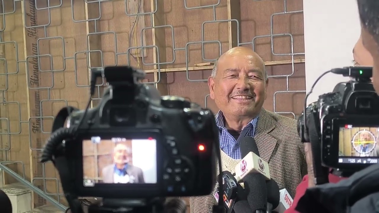 बिगुल बारे के भन्छन सुरेन्द्र केसी र हिरो नरेन #dibyadristi #surendrakc #narenkhadka 