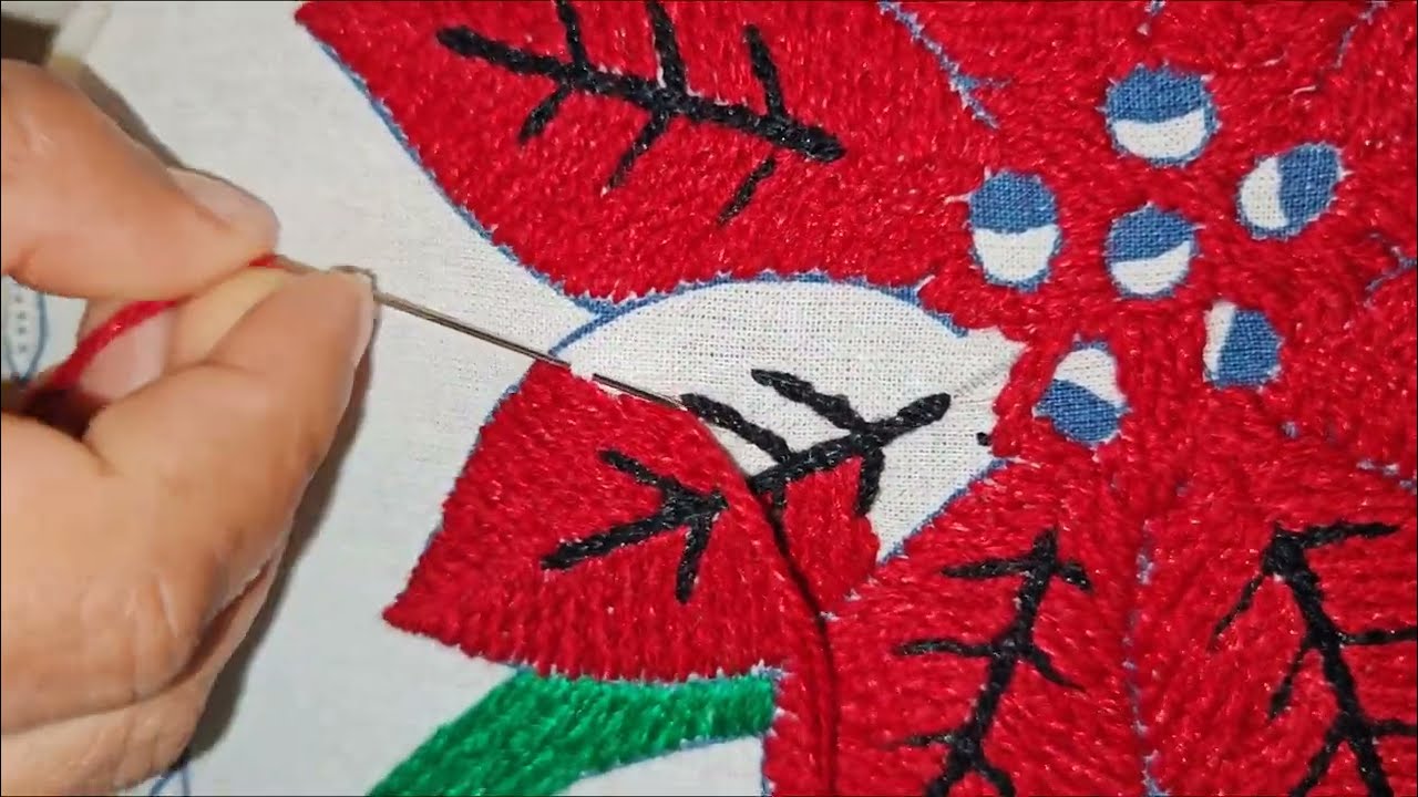 Último paso para bordar un pétalo de la flor de Noche buena 