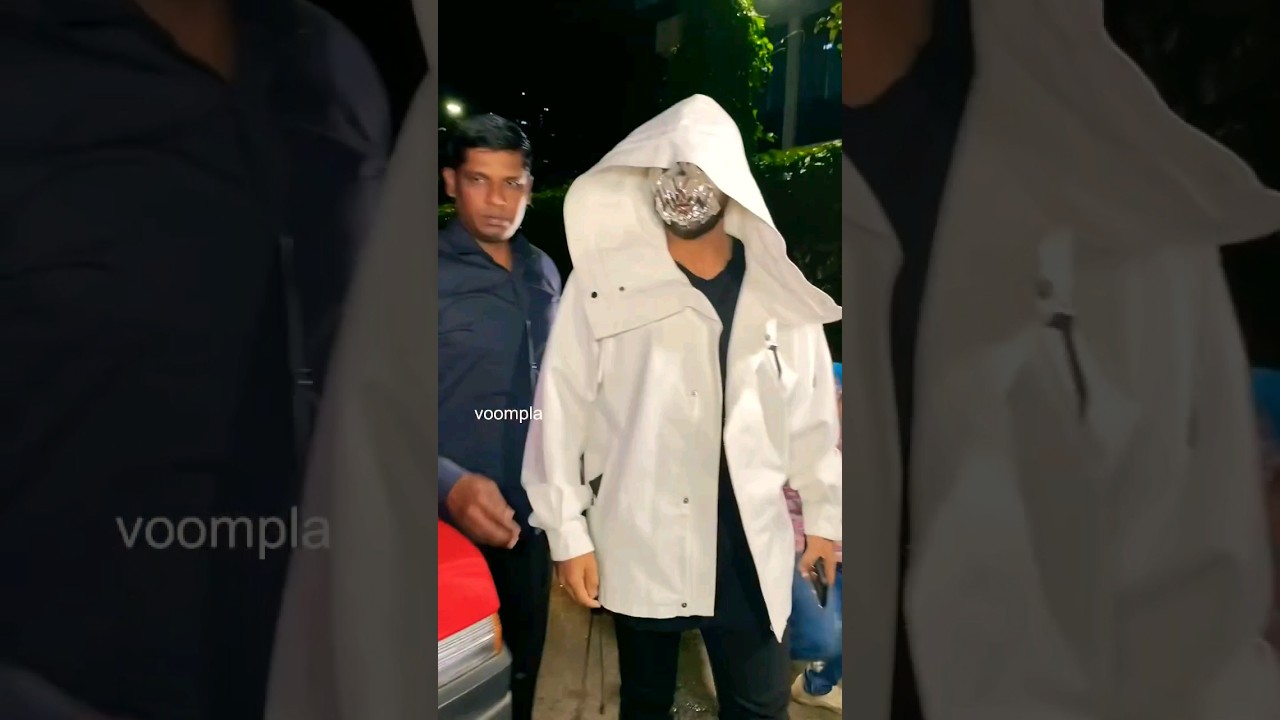 Laal gaadi, silver mask aur jalwa 