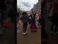 Harini devi dasi dances with a young woman at kings day and gives her an invitation
