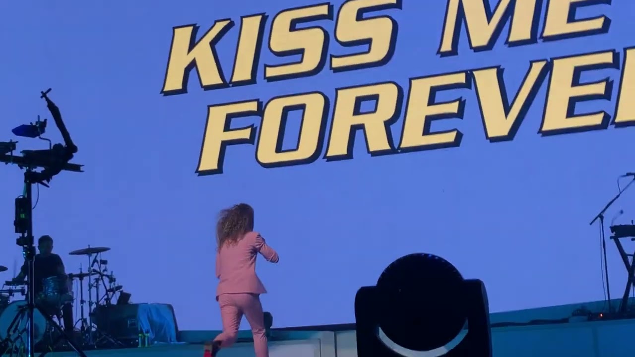 Kiss me forever - Julien Doré @ Zénith de Nancy