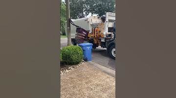 Labrie Automizer on residential trash, Chesapeake VA