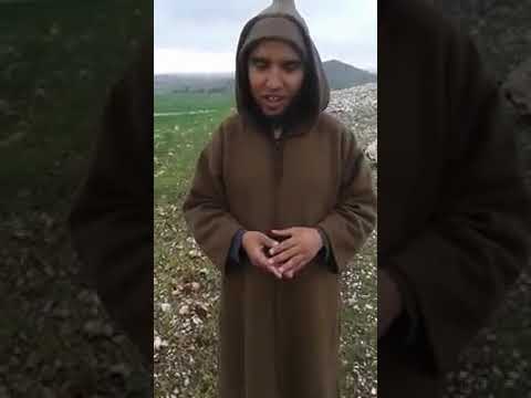 قصيدة مزج فيها بين العربية و الأمازيغية