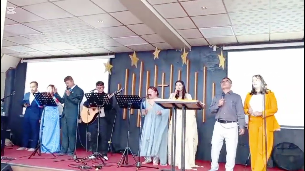 चिसो चिसो हावामा न्यानो माया है बोकेर भजन गाउदै शुलेमनी मण्डली परिवार प्रभुको महिमाको निम्ती