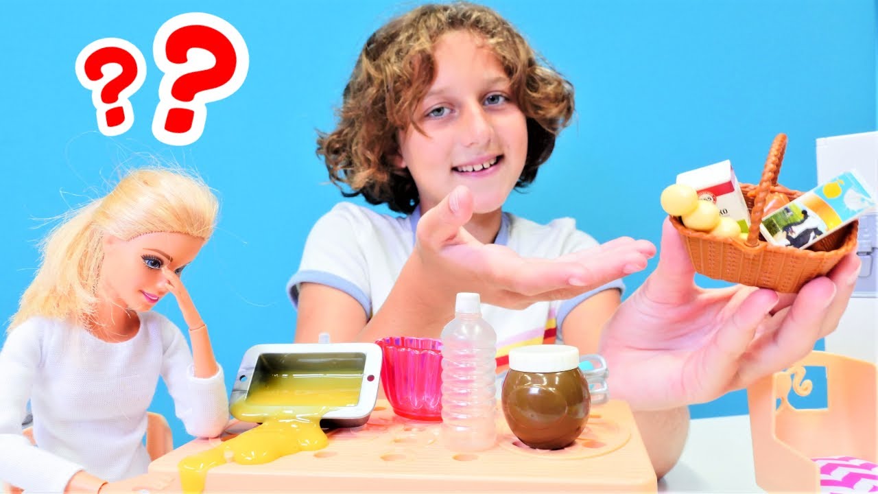 Barbie & kids pretend play cooking toy food - A cake for Barbie doll - Funny stories for kids