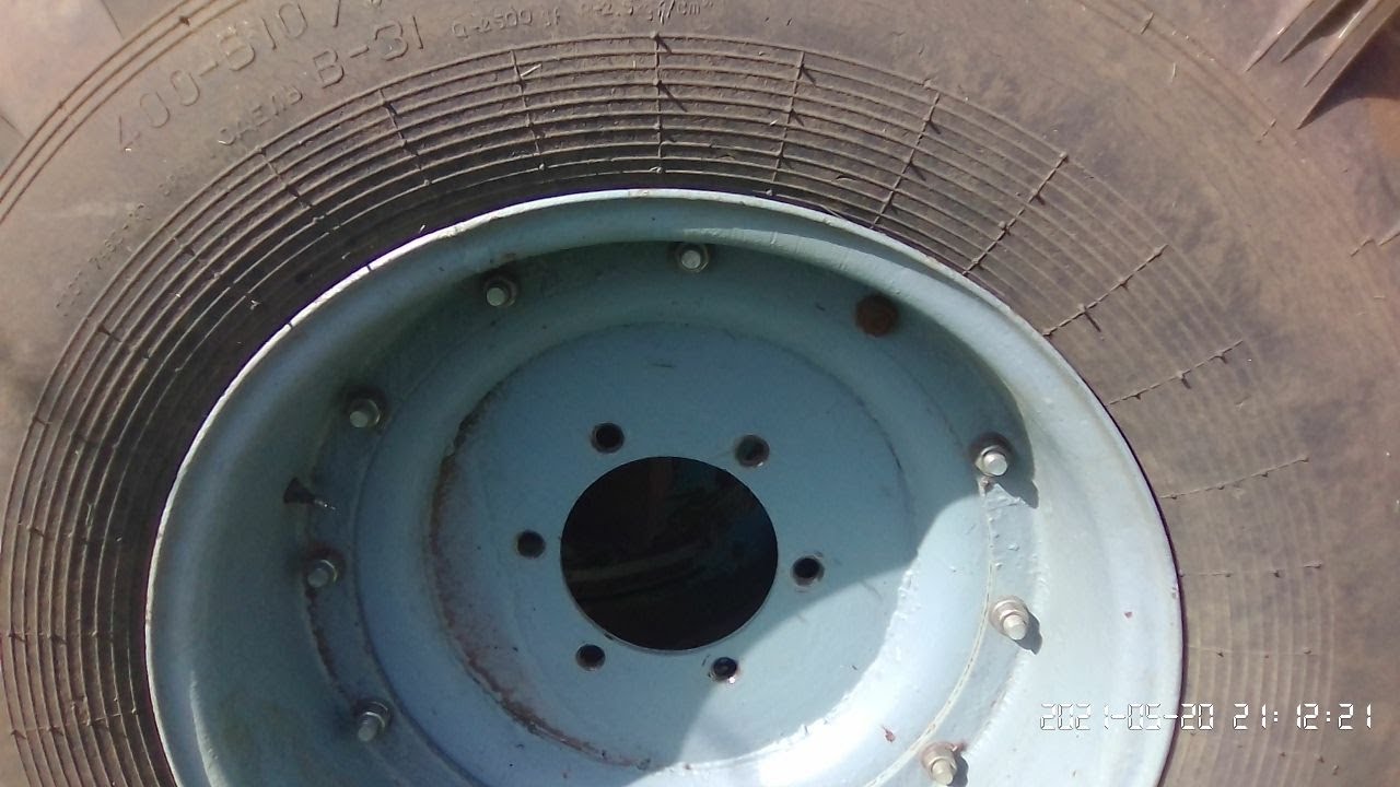 ВЫРВАЛО СОСОК НА ЗАДНЕМ КОЛЕСЕ ТРАКТОРА Т- 25. - YouTube