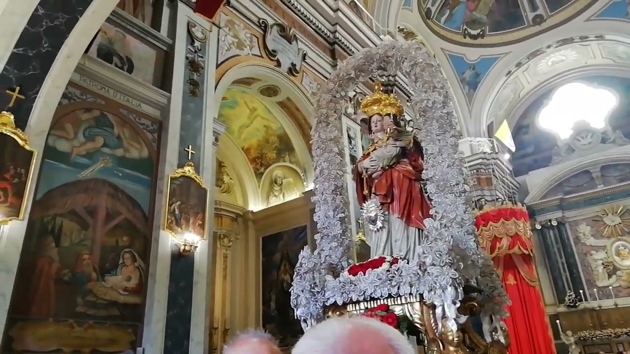 uscita della Madonna Del Pozzo dal Santuario