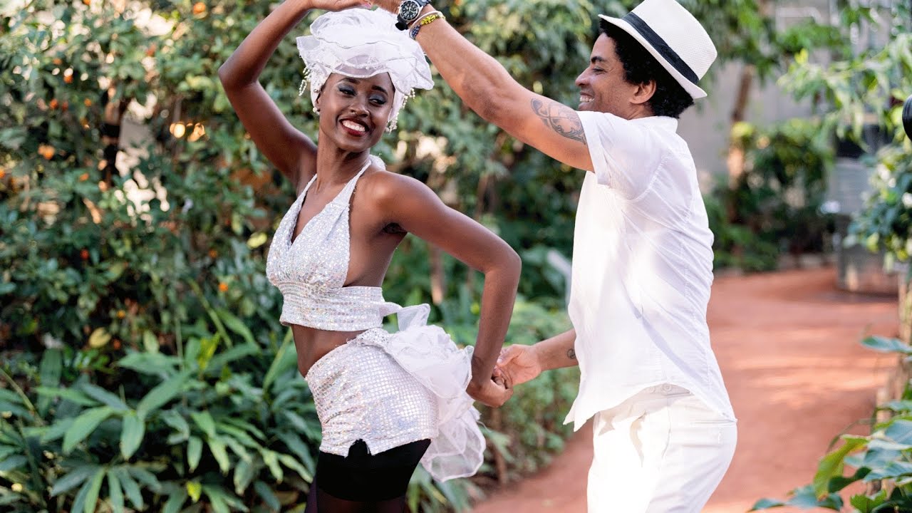 Kubanischer Tanz Im 4/4 Takt Kubanische Tanzshow - YouTube