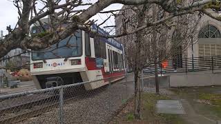 MAX Blue Line Siemens SD660 @ Beaverton Center